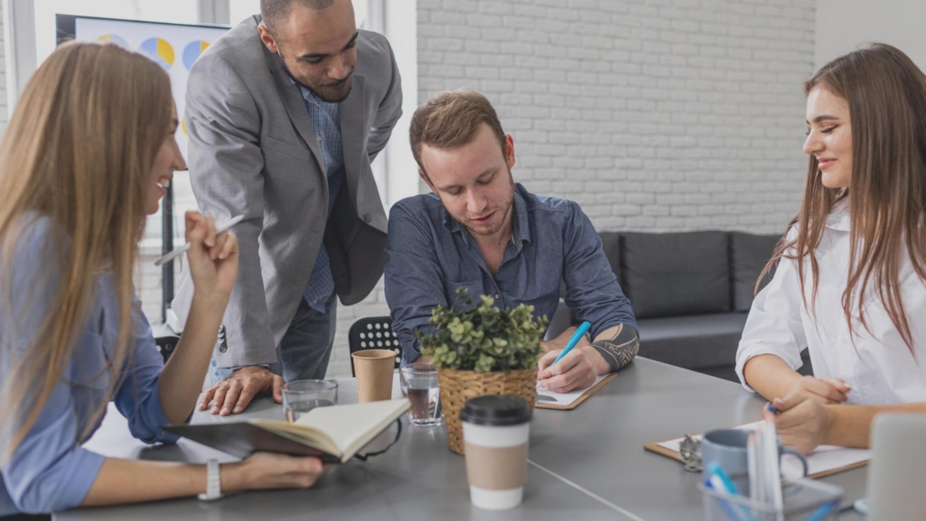 Estrategias de aprendizaje financiero aplicadas en entorno profesional
